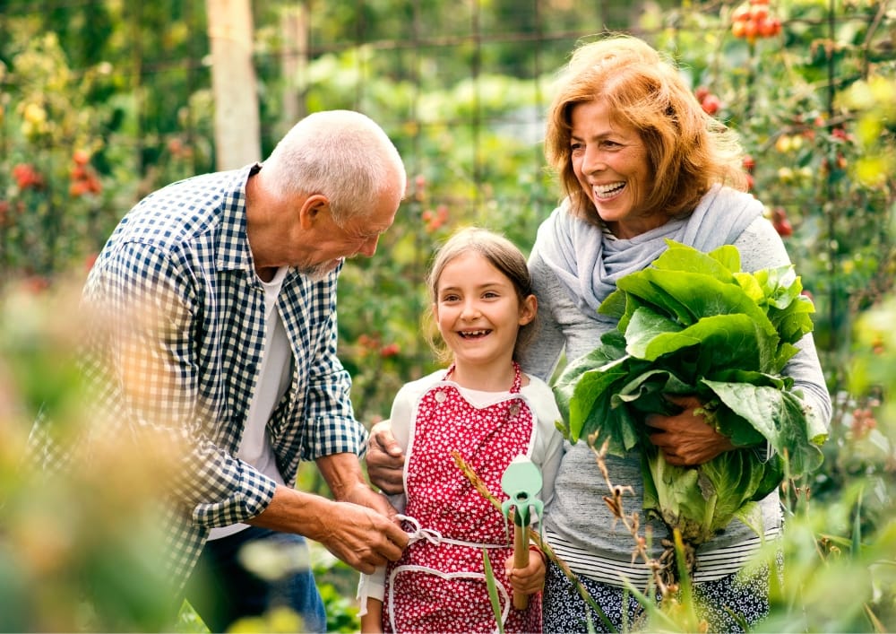 Como a jardinagem para todas as idades enriquece a vida de idosos e crianças