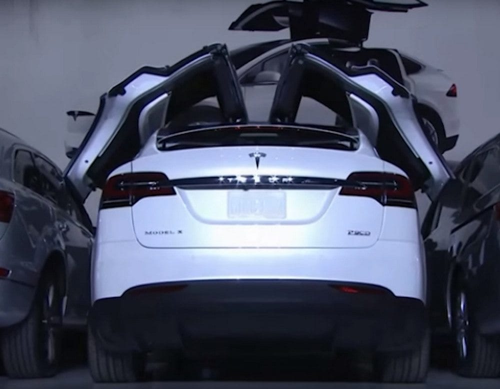 O Model X da Tesla reescreve mais do que o livro de regras dos SUVs!