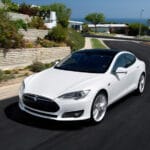 Portas de carros Tesla podem ser hackeadas