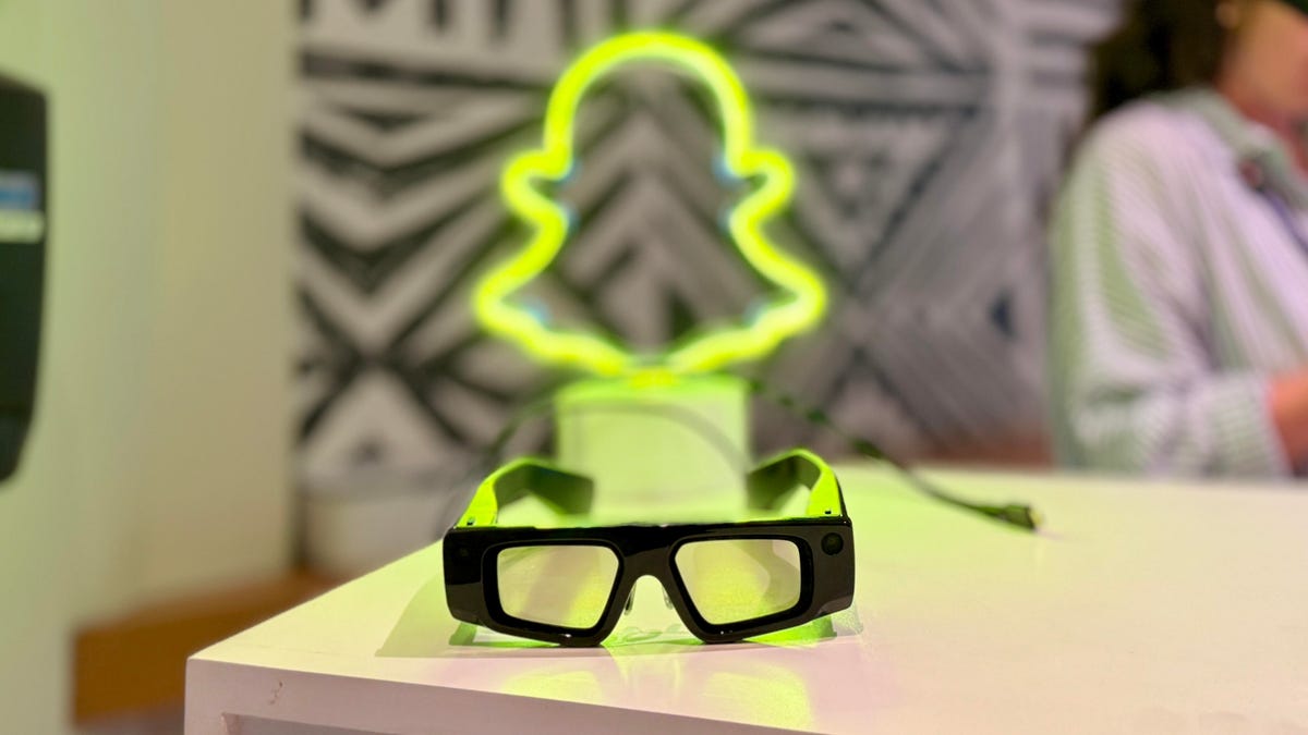 Eu testei os novos Snap Spectacles e o futuro dos óculos AR nunca pareceu tão promissor