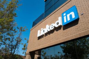 LinkedIn lança seu primeiro agente de IA para assumir o papel de recrutadores de emprego