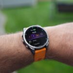 O mais recente carro-chefe da Garmin está ficando mais inteligente, me dando menos motivos para comprar um Apple Watch