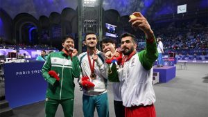 Os atletas paraolímpicos compartilham uma nova visão de seus momentos de conquista de medalhas com uma selfie de vitória reimaginada – com tecnologia do Galaxy Z Flip6 Olympic Edition – Samsung Global Newsroom