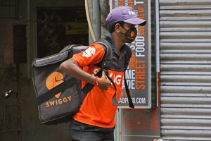 Swiggy intensifica a batalha do comércio rápido na Índia com refeições de 10 minutos