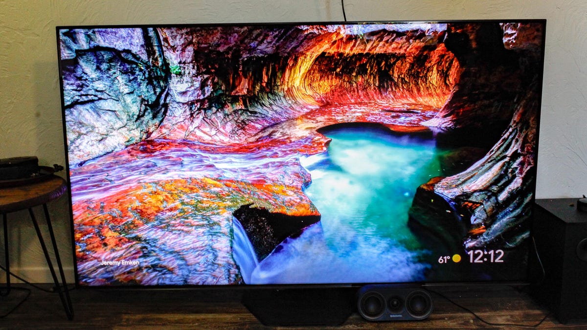 Uma das melhores TVs Mini LED que testei não é fabricada pela Samsung ou TCL (e está à venda)