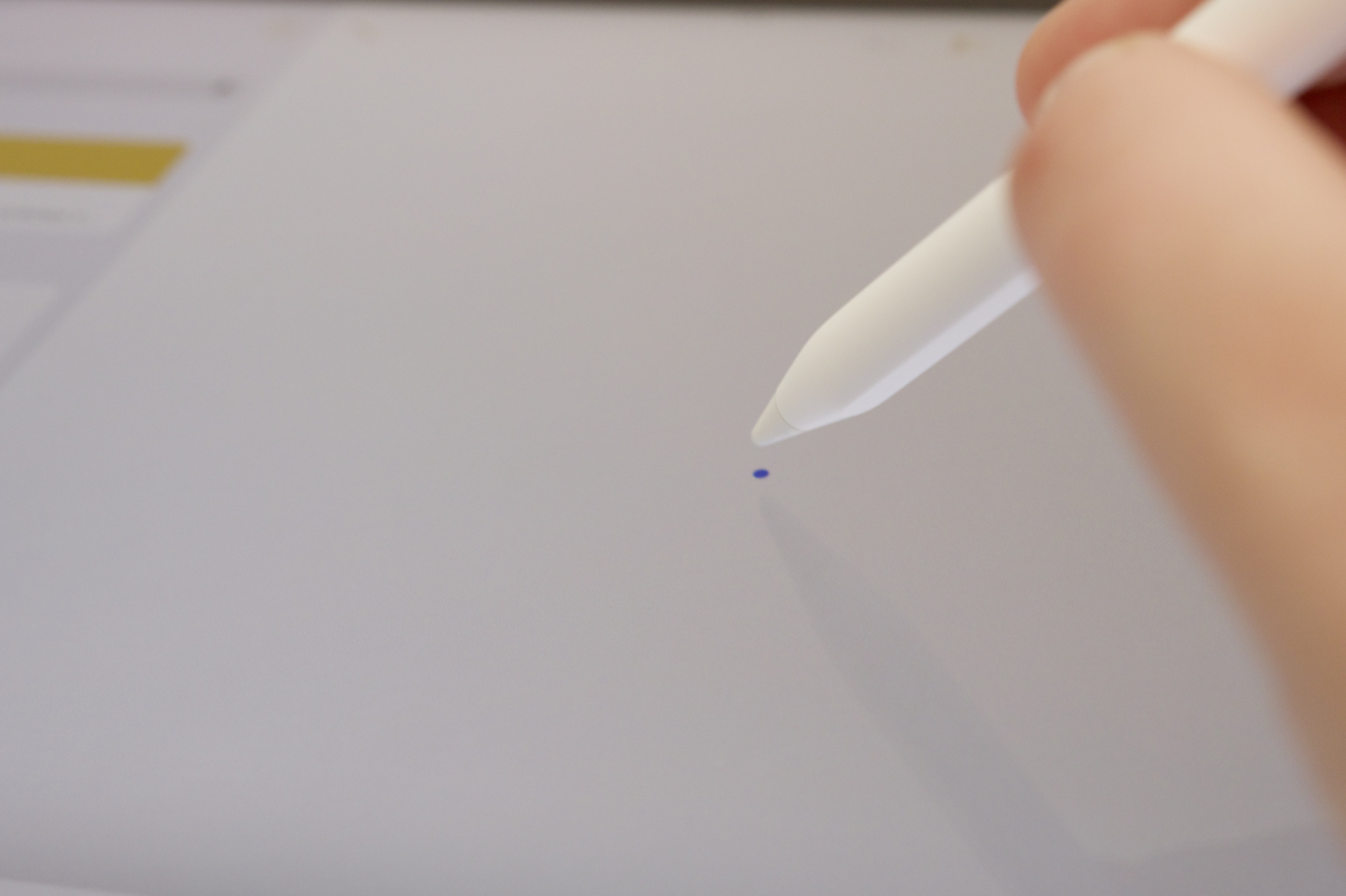 Comprei um Apple Pencil Pro para meu novo iPad e encontrei um grande problema Passe o mouse sobre o Apple Pencil no iPad Pro (2022).