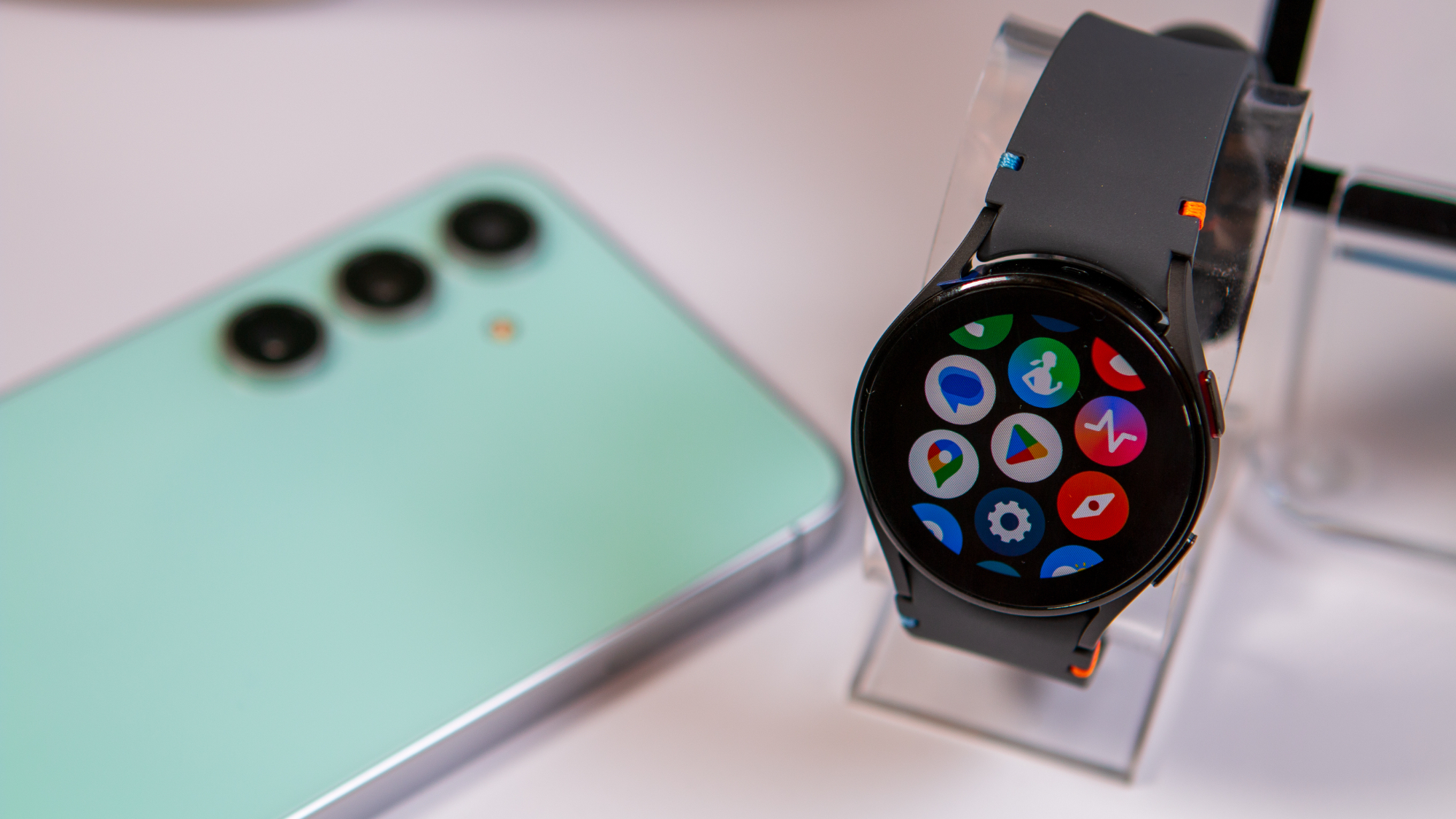 Samsung Galaxy Watch FE com Galaxy S24 FE