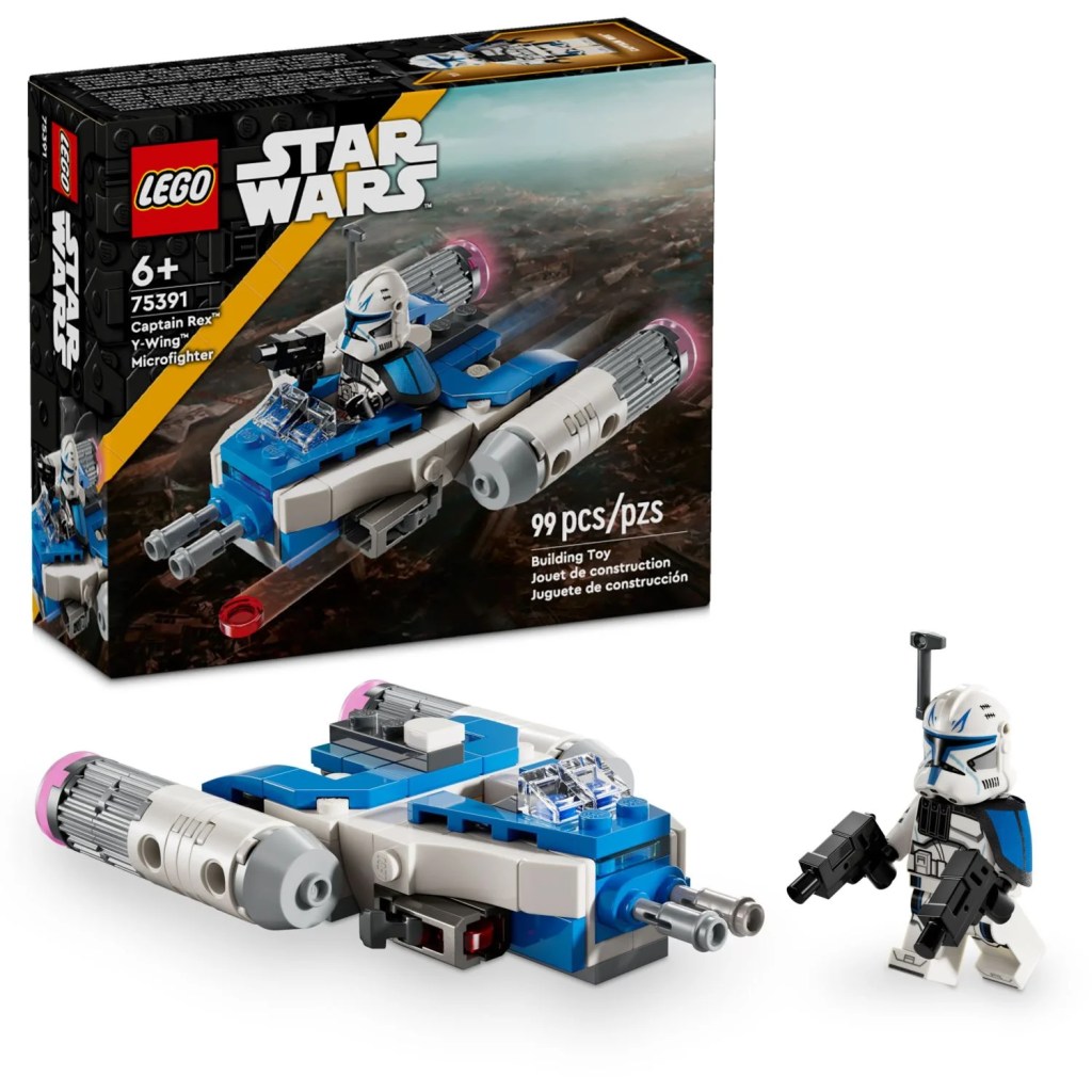 nave lego star wars totalmente construída ao lado do lutador clone