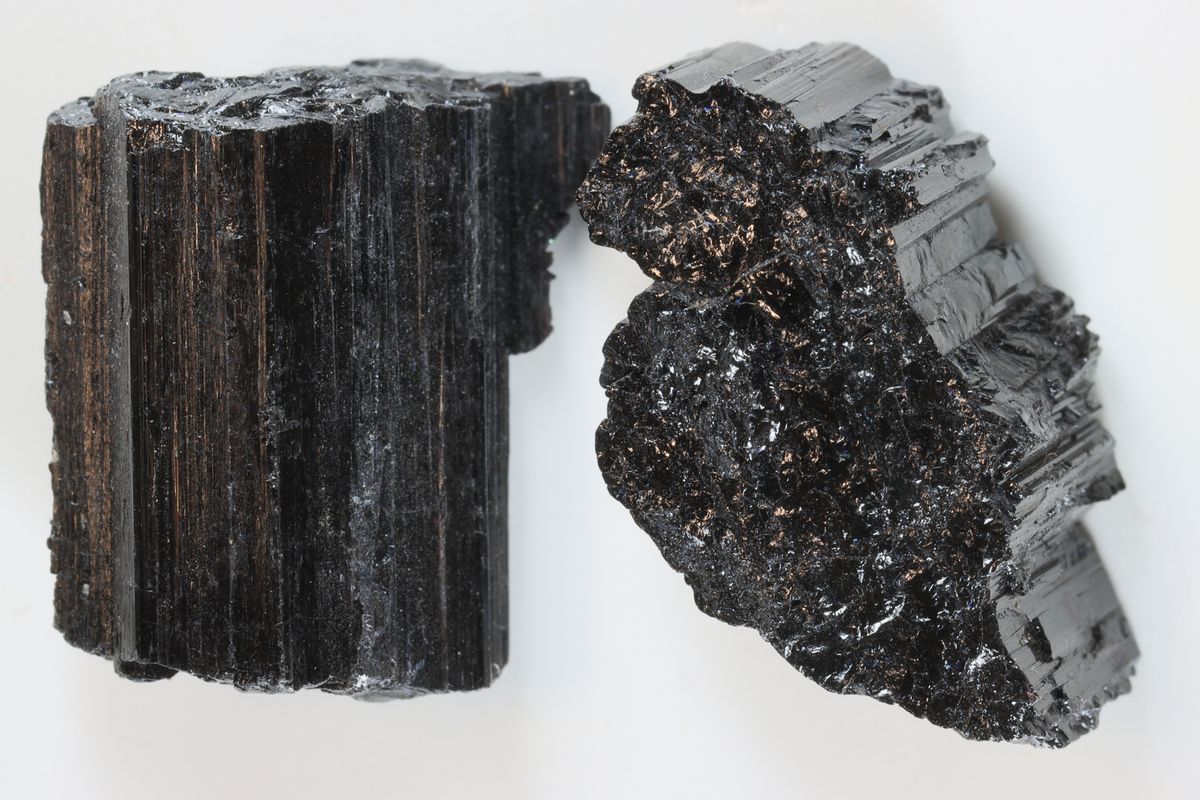 Cristal Negro Significado para Proteção Energética e Cura Emocional