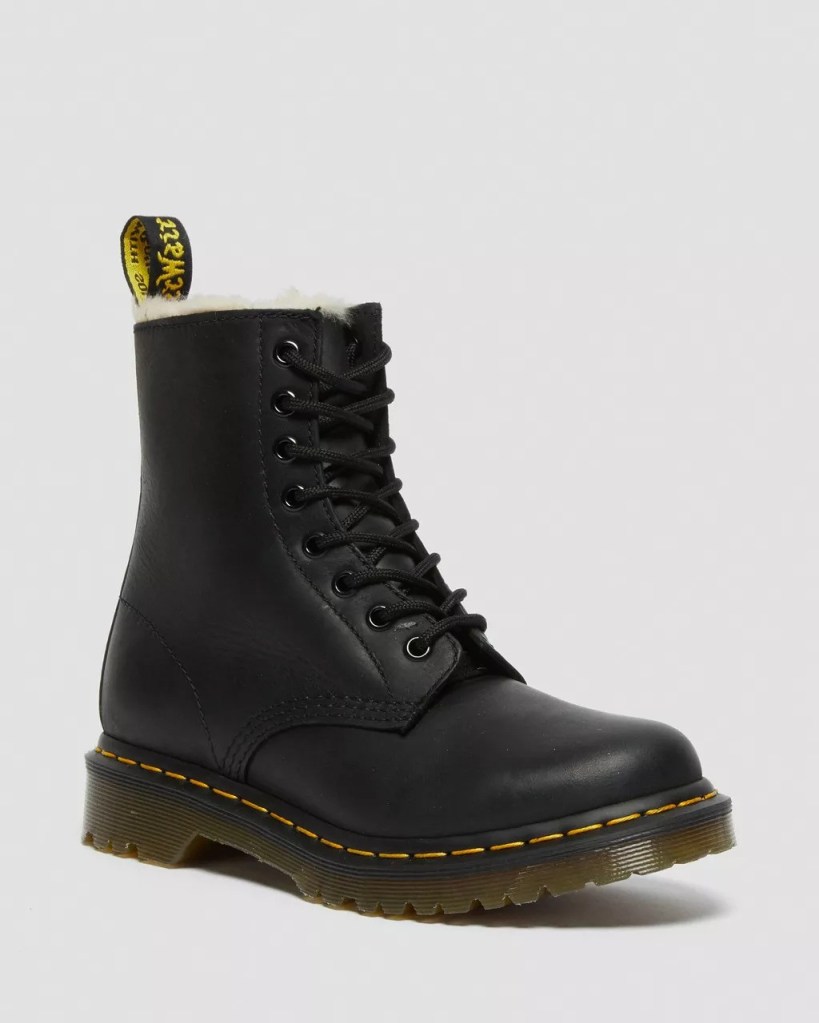 Promoção Doc Martens Black Friday: economize até 40% em estilos selecionados