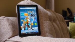 Experimentei os novos recursos de IA da Amazon no Fire HD 8 e acho que eles precisam ser melhorados