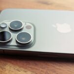 O sistema de câmera de três lentes do Apple iPhone 15 Pro.