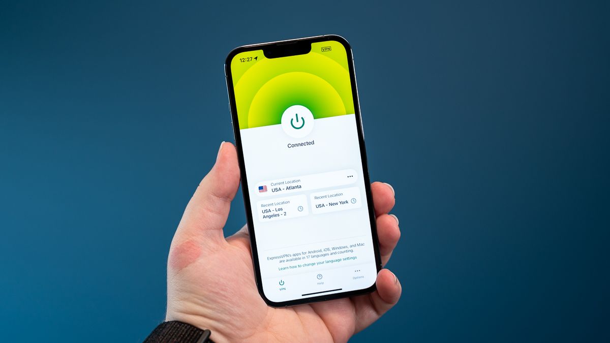 ExpressVPN rodando em um iPhone 13 Pro.