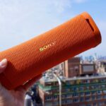 Você deveria levar este alto-falante Bluetooth da Sony (que custa menos de US $ 100 no momento) para a praia