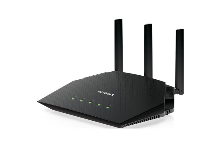 O roteador Netgear Nighthawk AX3000 em um fundo branco.