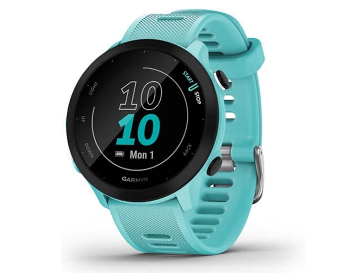 O Garmin Forerunner 55 em um fundo branco.