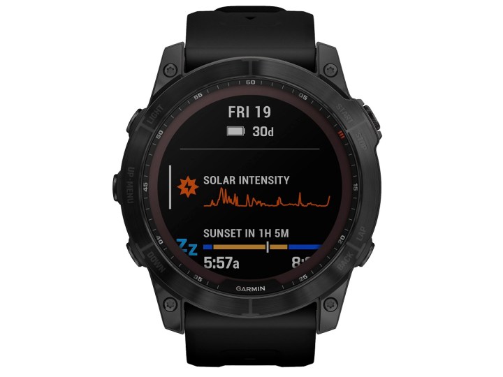 O smartwatch Garmin Fenix ​​7X com estatísticas na tela.