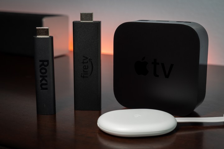 Apple TV 4K, Chromecast, Amazon Fire TV Stick 4K Max e Roku Streaming Stick 4K.