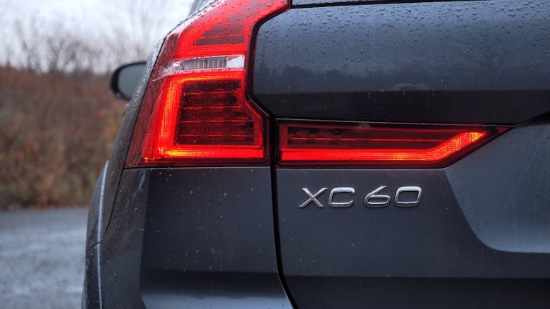 Emblema XC60 na traseira