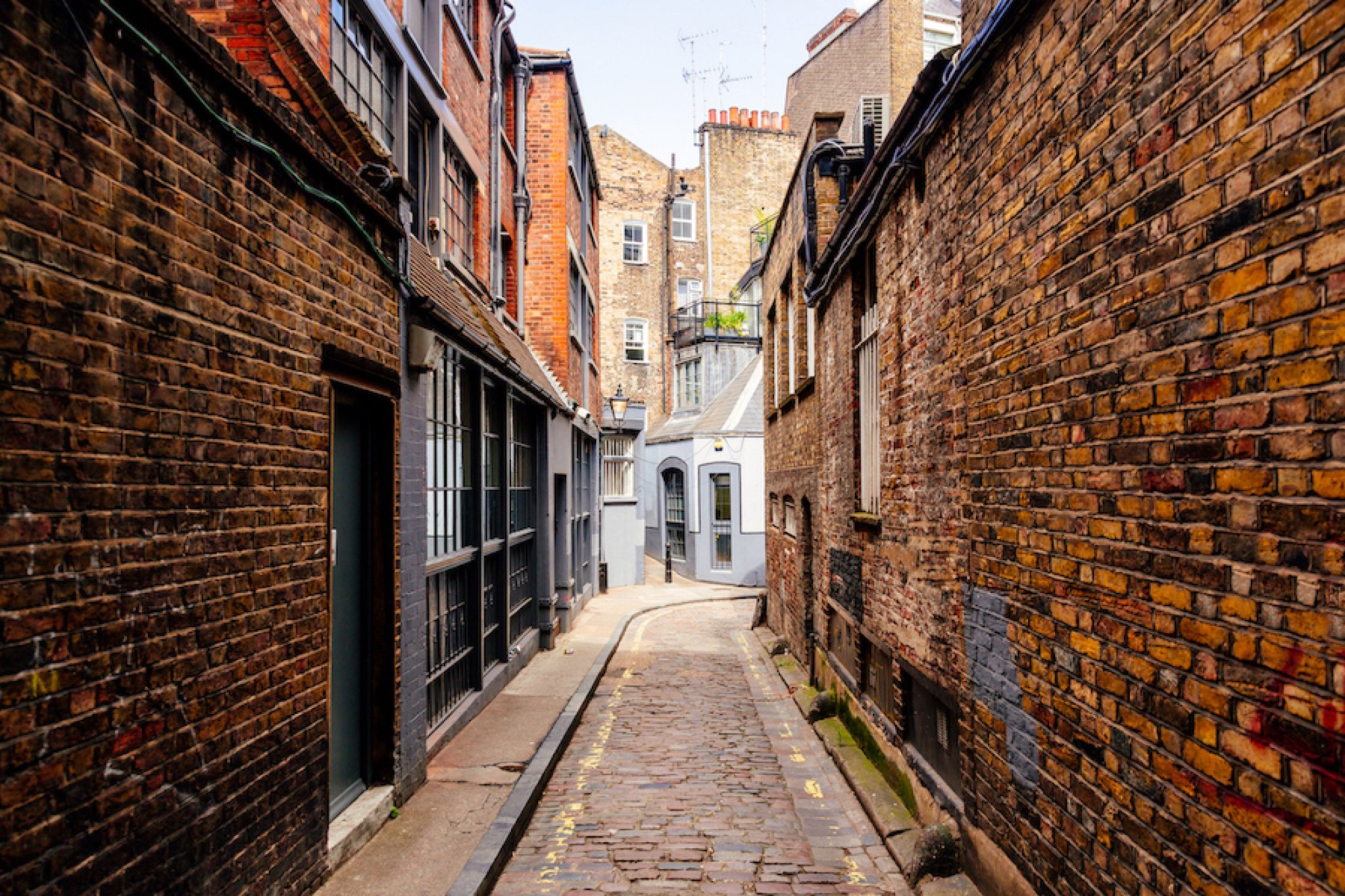 Um beco em Fitzrovia, Londres.