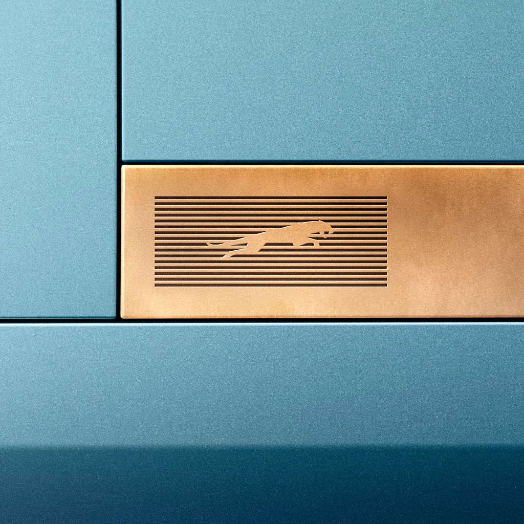 Por que o polêmico novo logotipo da Jaguar realmente sinaliza uma grande mudança na marca dos automóveis