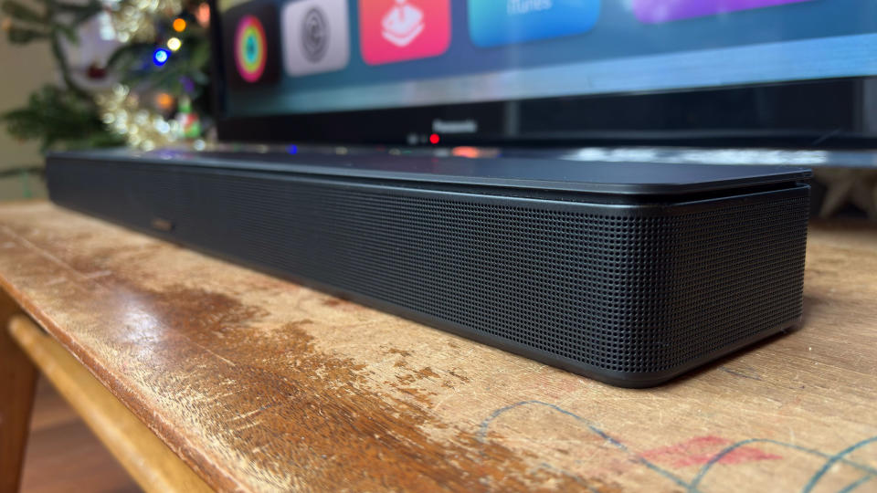 Há amplo áudio direcional do Smart Soundbar pronto para uso.