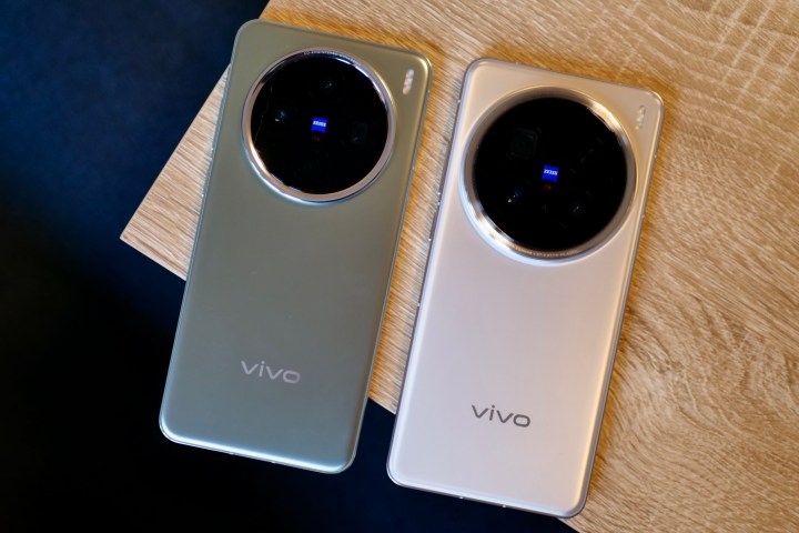 A parte traseira do Vivo X200 e Vivo X200 Pro.