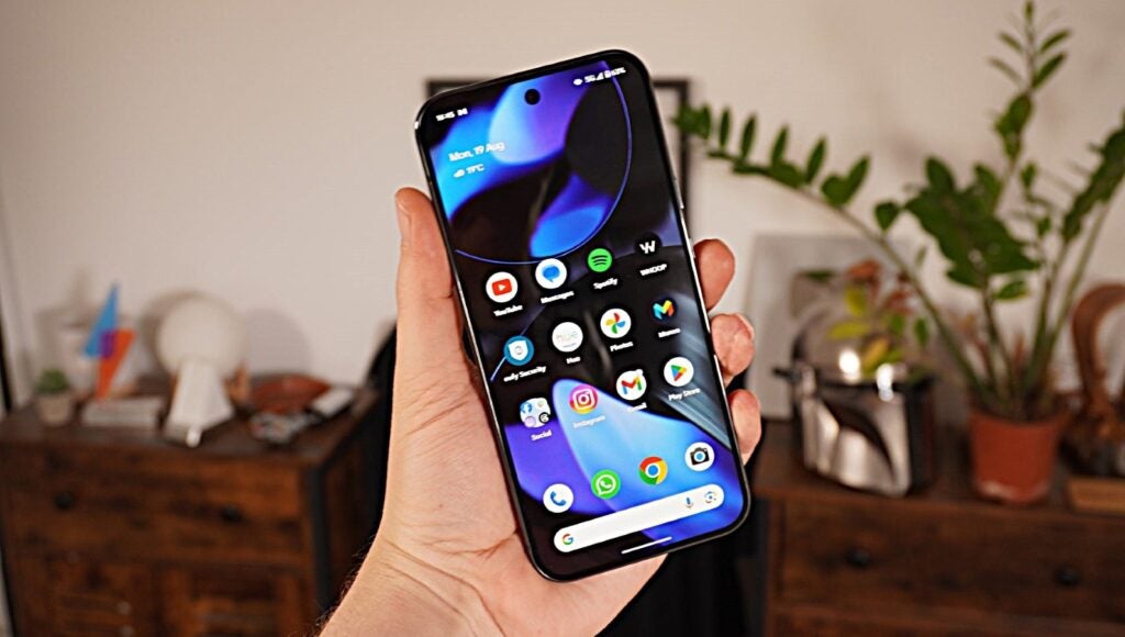 Google Pixel 9 Pro XL em mãos