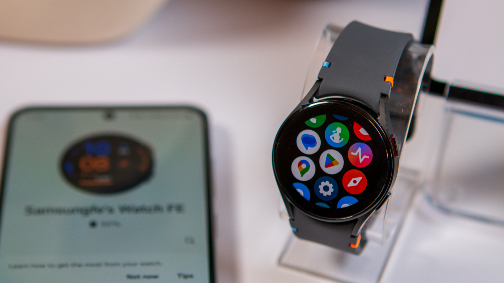 Samsung Galaxy Watch FE com Galaxy S24 FE