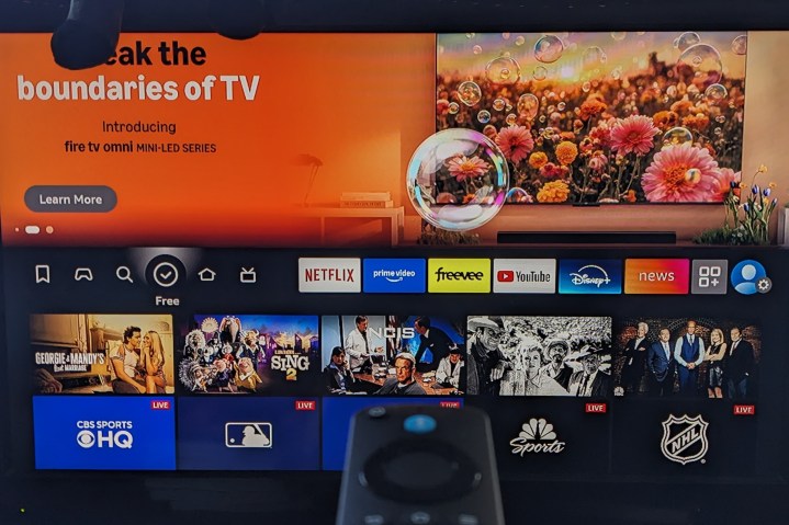 A tela inicial do Fire TV é exibida em um Amazon Firestick 4k.