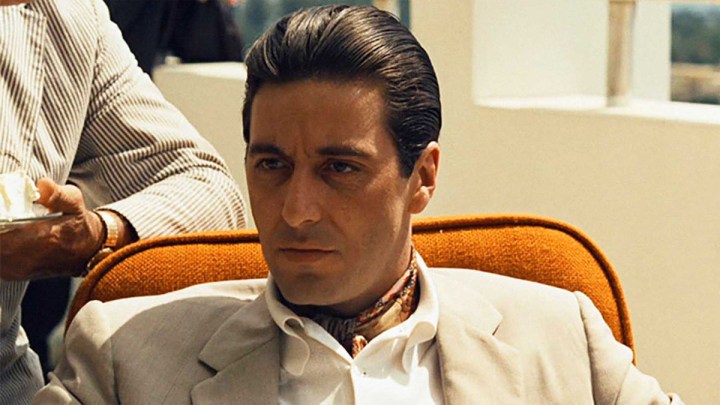 Al Pacino como Michael Corleone parece sério em "O Poderoso Chefão Parte II."