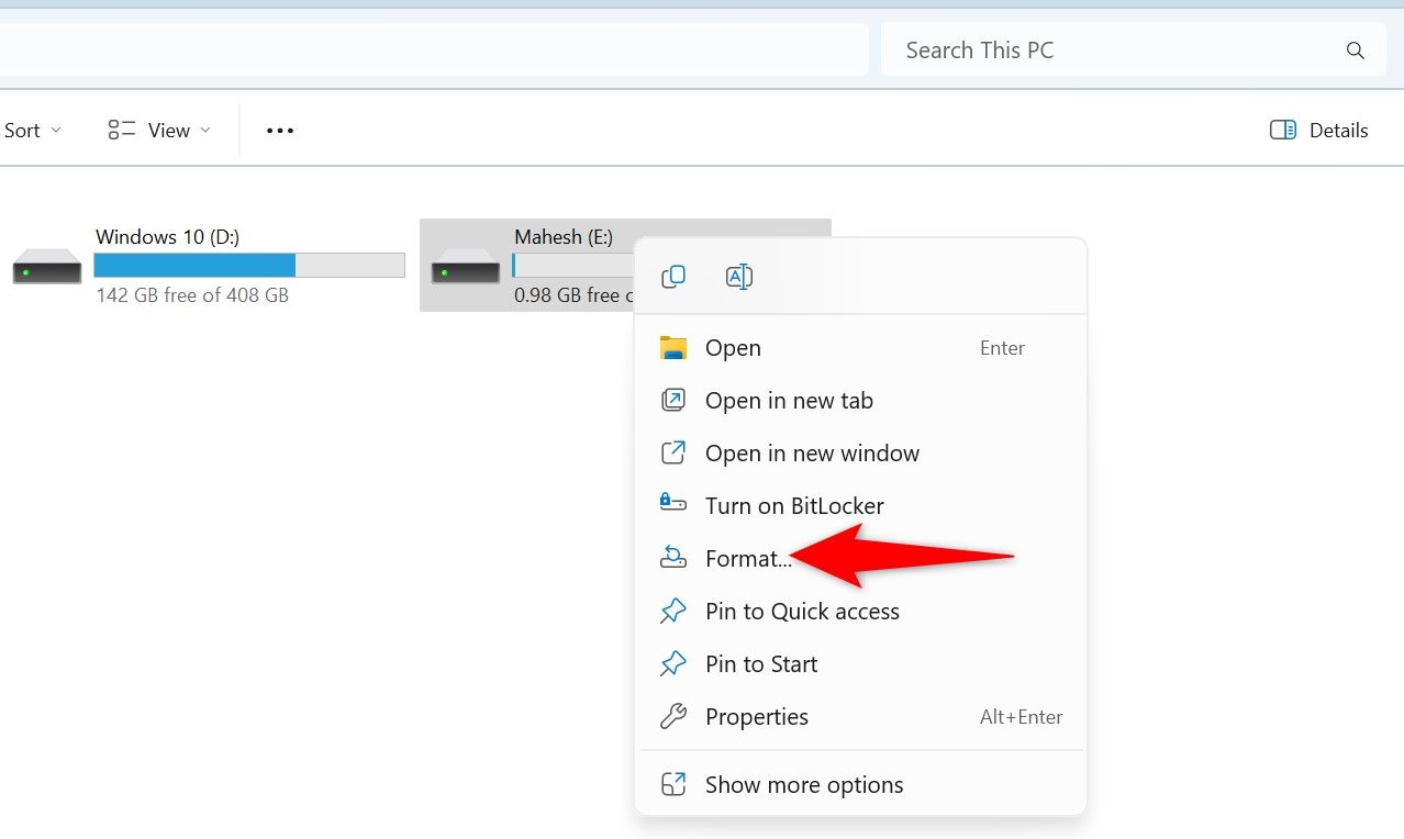 "Formatar" destacado para uma unidade no File Explorer.