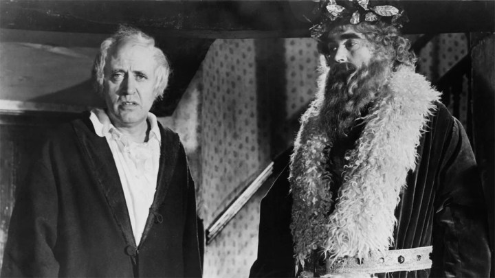 Alastair Sim e Francis de Wolff em Conto de Natal.