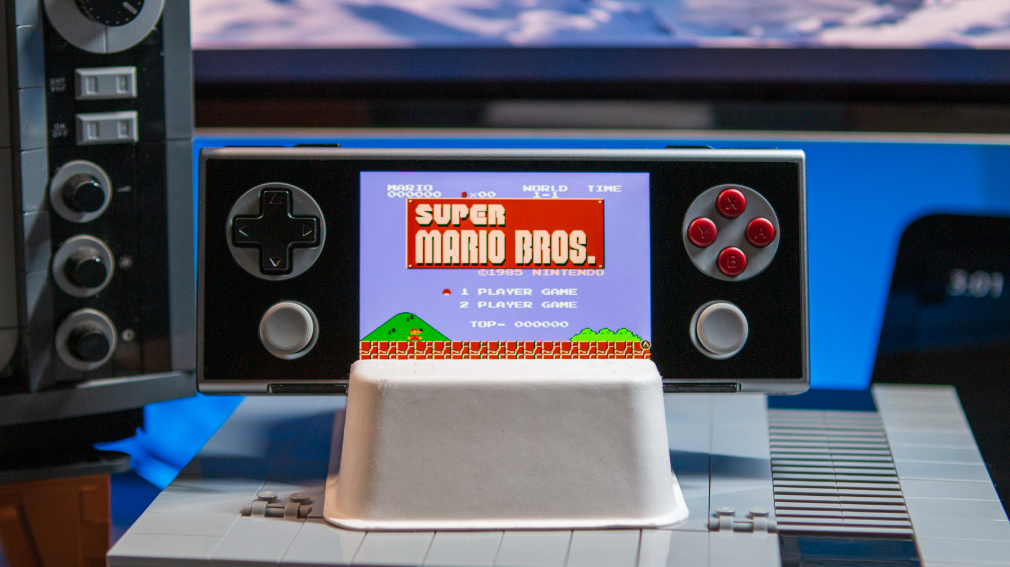 Tela de seleção de Super Mario Bros. no AYANEO Pocket Micro