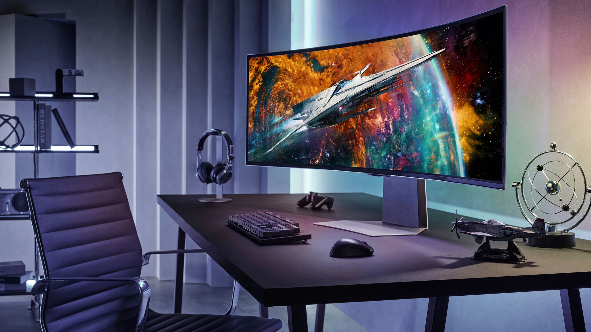 Um monitor Samsung Odyssey Neo G9 G95NC sobre uma mesa.