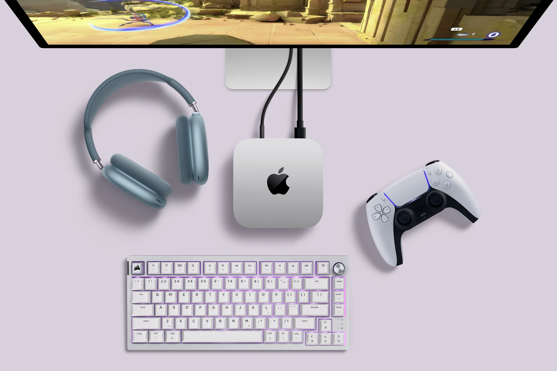 O M4 Mac Mini com teclado mecânico Corsair.