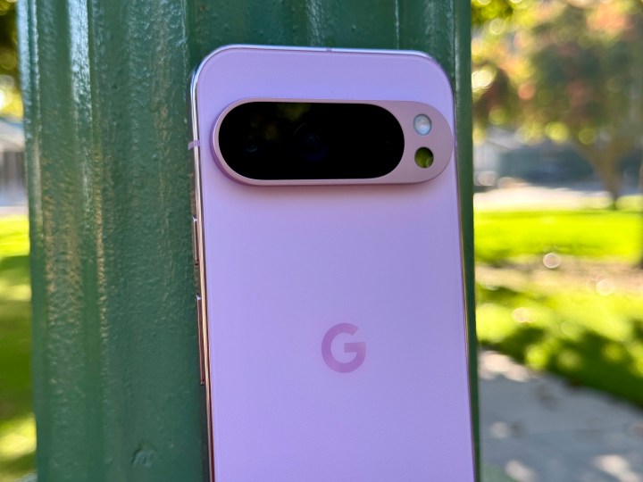 Pixel 9 Pro em quartzo rosa.