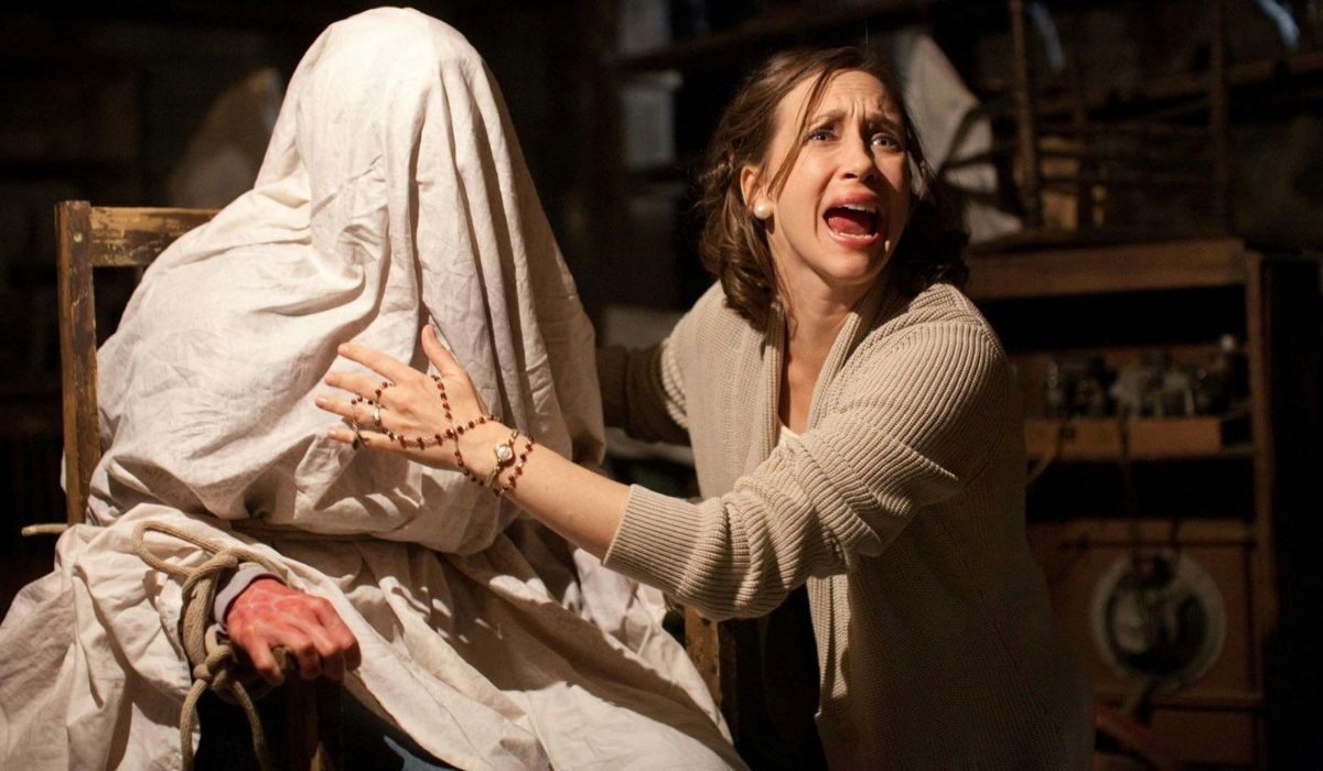 Os Warren tentam impedir uma assombração em The Conjuring