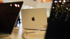 Pare de pagar o preço total por PCs e Macs: 7 maneiras de fazer compras de maneira mais inteligente e obter mais pelo seu dinheiro