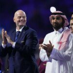 A Arábia Saudita sediará a Copa do Mundo de 2034. Grupos classificam o histórico de direitos humanos da FIFA como uma “farsa”