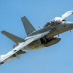 Jato de combate Boeing F-15EX Eagle II em voo