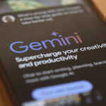 O aplicativo Google Gemini está aberto na tela de um smartphone