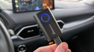 Finalmente encontrei um adaptador Android Auto sem fio que é confiável e acessível – e está em estoque novamente