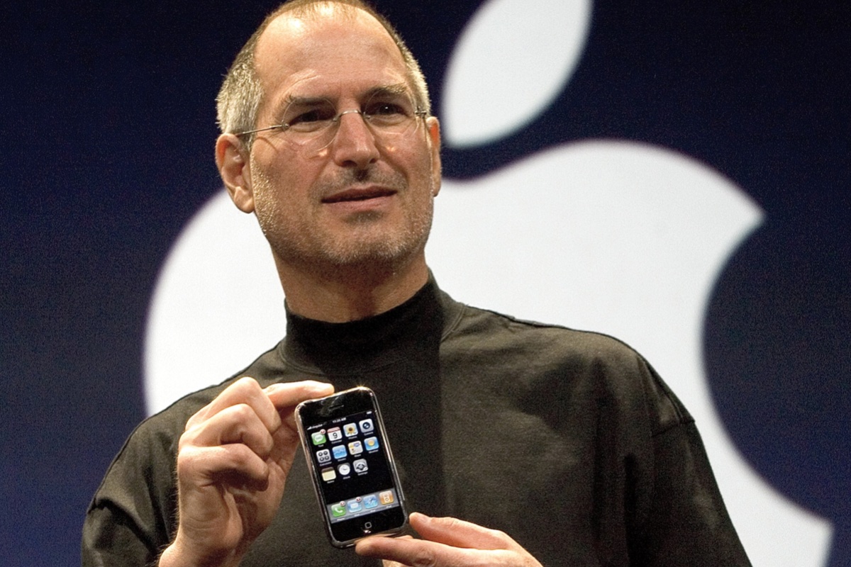 Steve Jobs com iPhone original