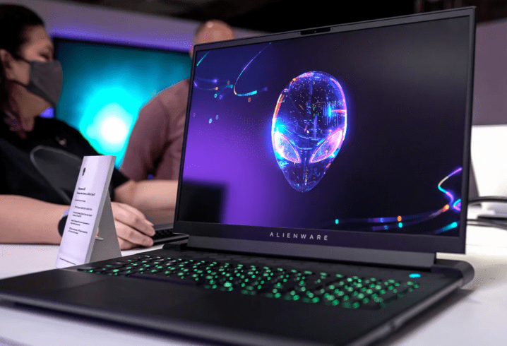 O laptop para jogos Alienware m18.