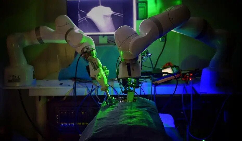 Researchers have demonstrated how AI can train robots to mimic human doctors to perform surgeries.