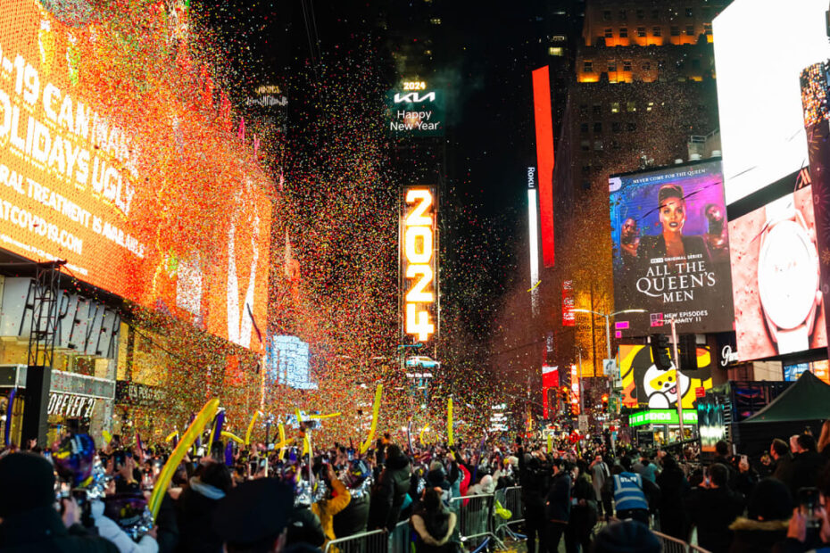 Queda da bola em Nova York em 2025: como assistir gratuitamente às apresentações de Ano Novo na Times Square