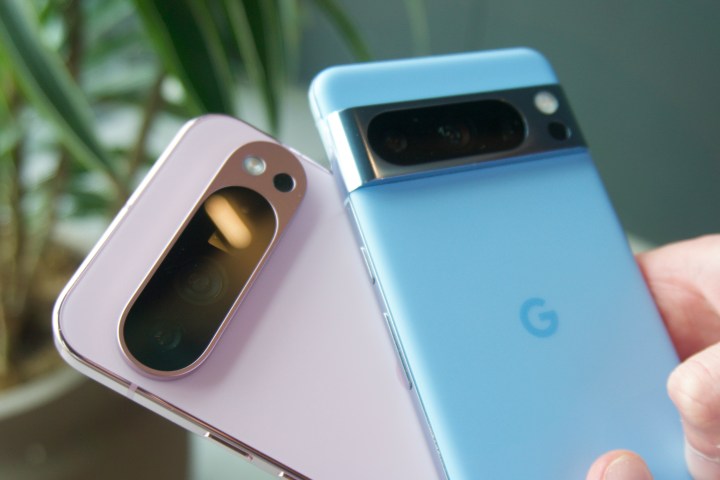 O Google Pixel 9 Pro XL ao lado do Google Pixel 8 Pro.