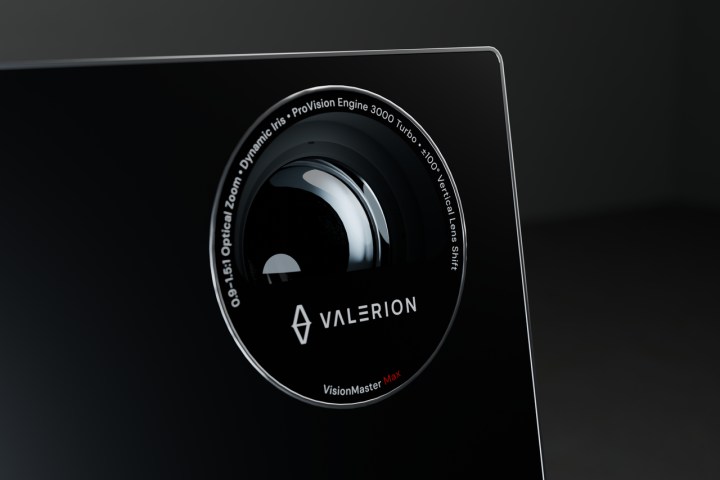 A lente do projetor triplo laster Valerion VisionMaster Max.