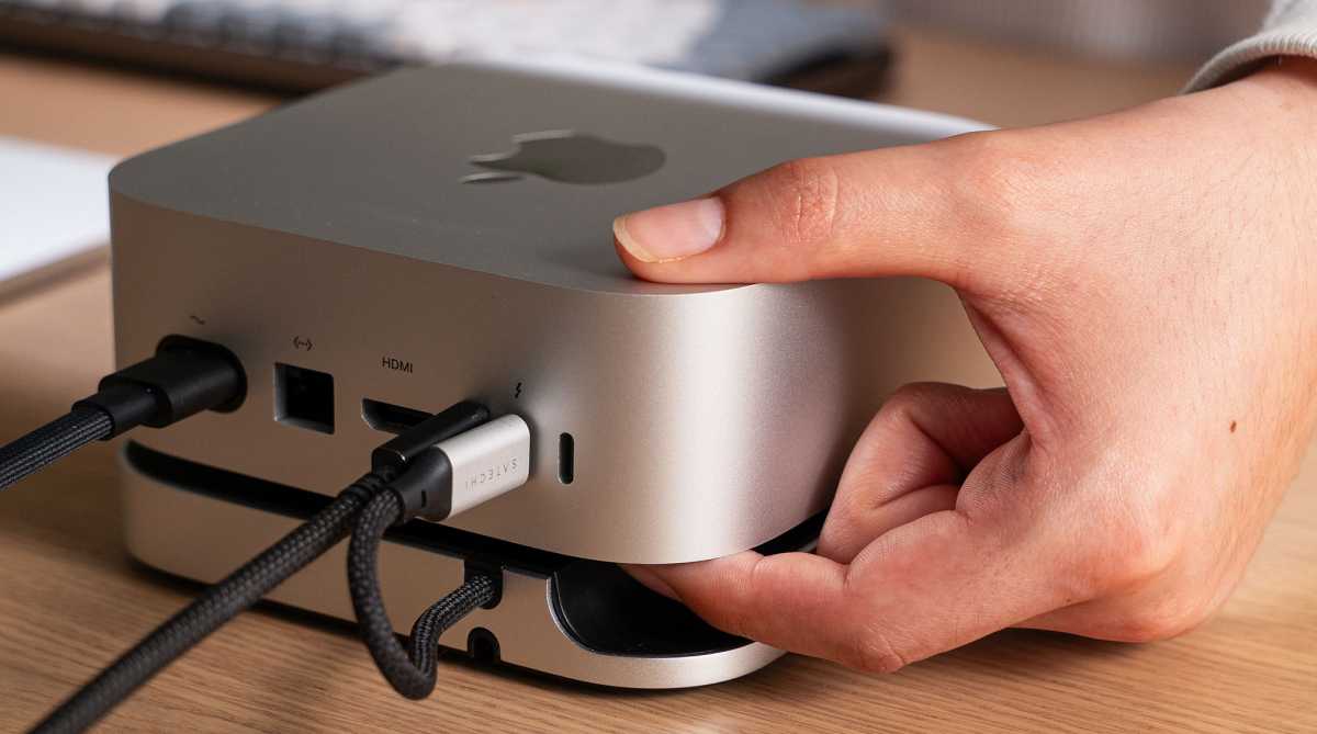 Alcance do botão liga/desliga do Satechi M4 Mac mini Hub